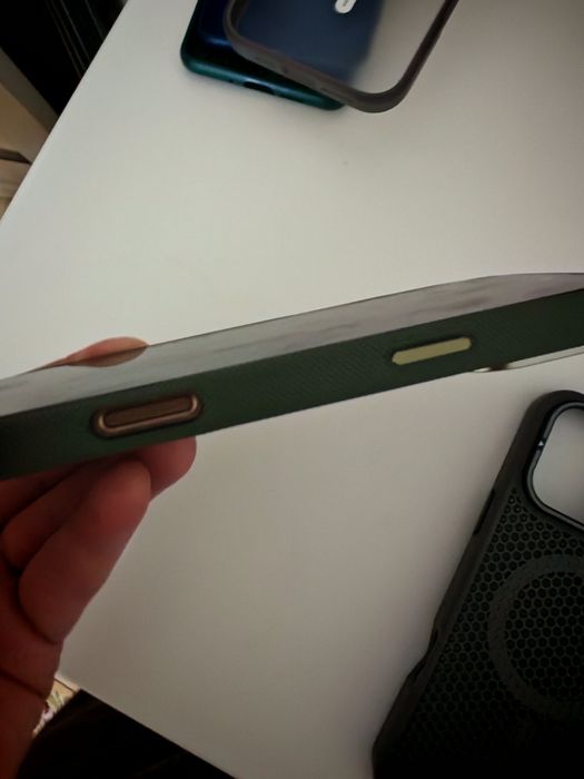 Продам чехолы на iPhone 16 Pro Max