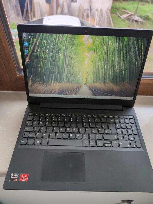 Laptop Lenovo V155-15API cu procesor AMD Ryzen 5 3500U pana la 3.70 GHz, 15.6", Full HD, 20GB RAM, 256GB SSD, Radeon Vega 8