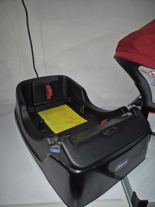 Автокресло Chicco.