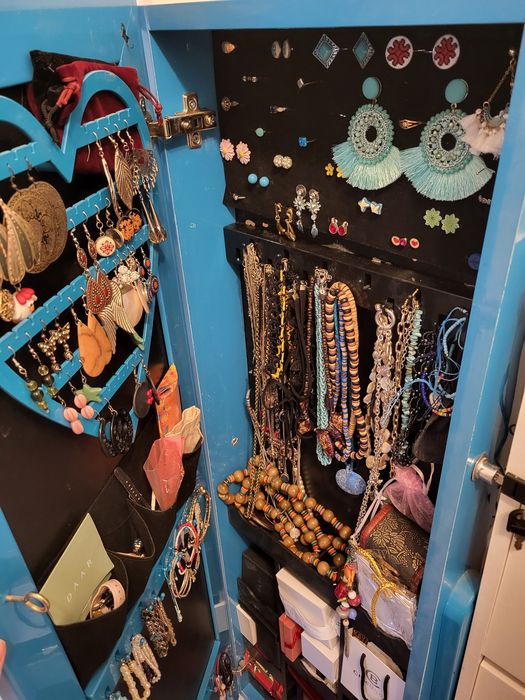 Oglinda cu depozitare bijuterii