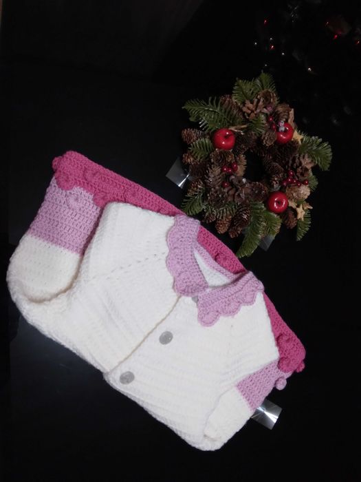 Детска плетена жилетка