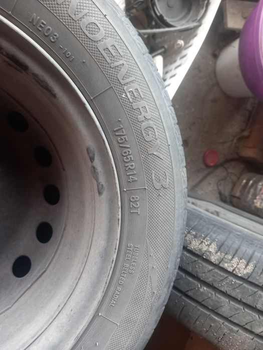 Есть шины на 14. 4 штуки