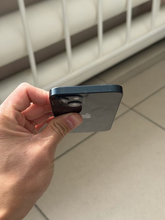 Продам Iphone 13