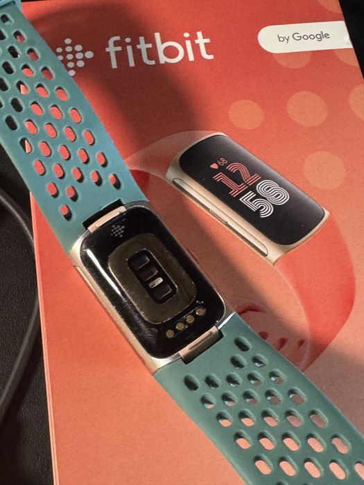 Фитнес-трекер Fitbit Charge 6