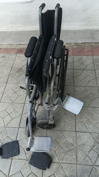 Инвалидний каляска  сотилади