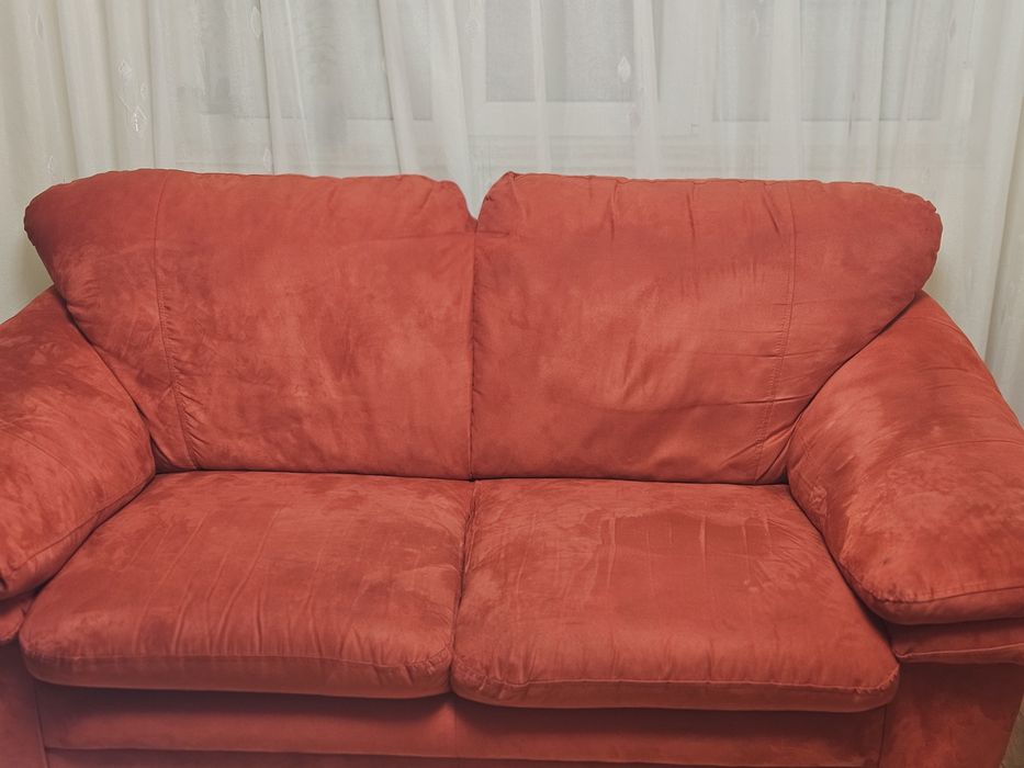 Canapele fotoliu roșii in stare bună