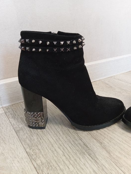 Ботильоны замшевые