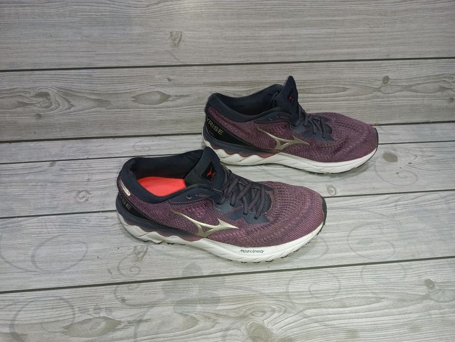 Mizuno Wave N 39