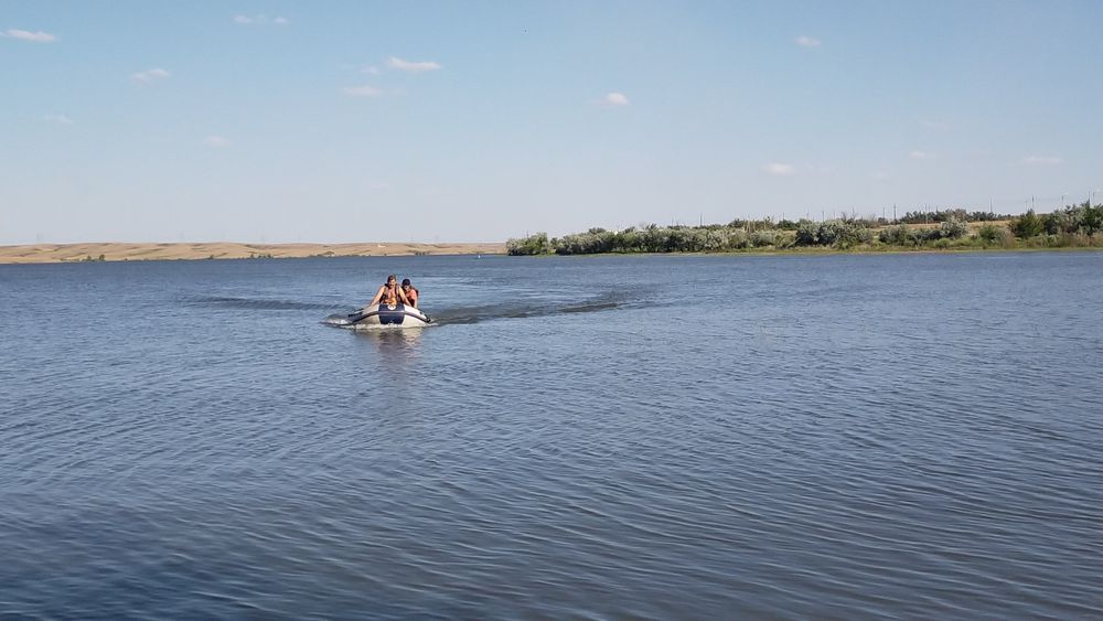 Продам лодку с мотором,9.9