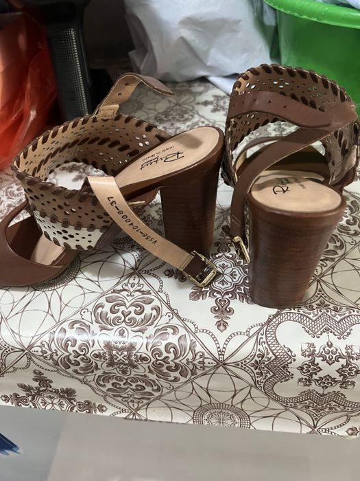 Продам обувь босоножки