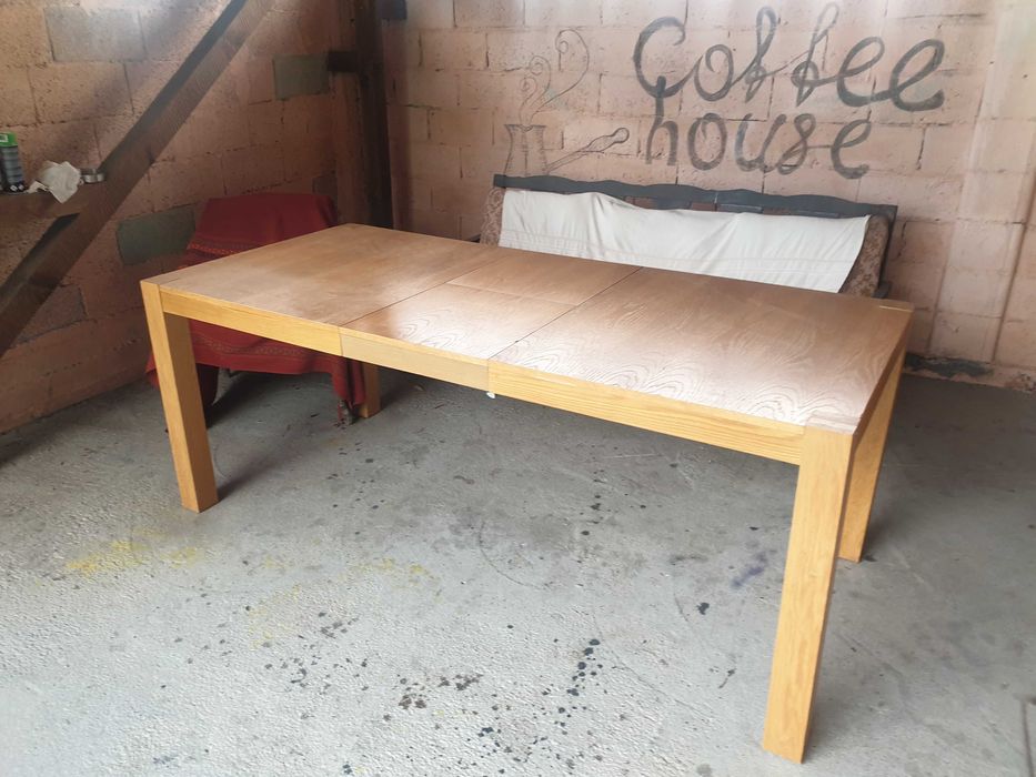 Дървена маса ,разтегаема