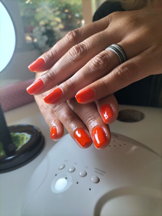 Manichiura și pedichiura clasică,gel si sempermanenta Rym Salon