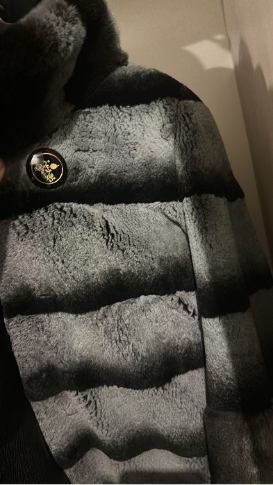 Классная,стильная шубка.