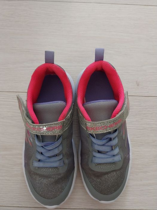 Adidasi skechers fete