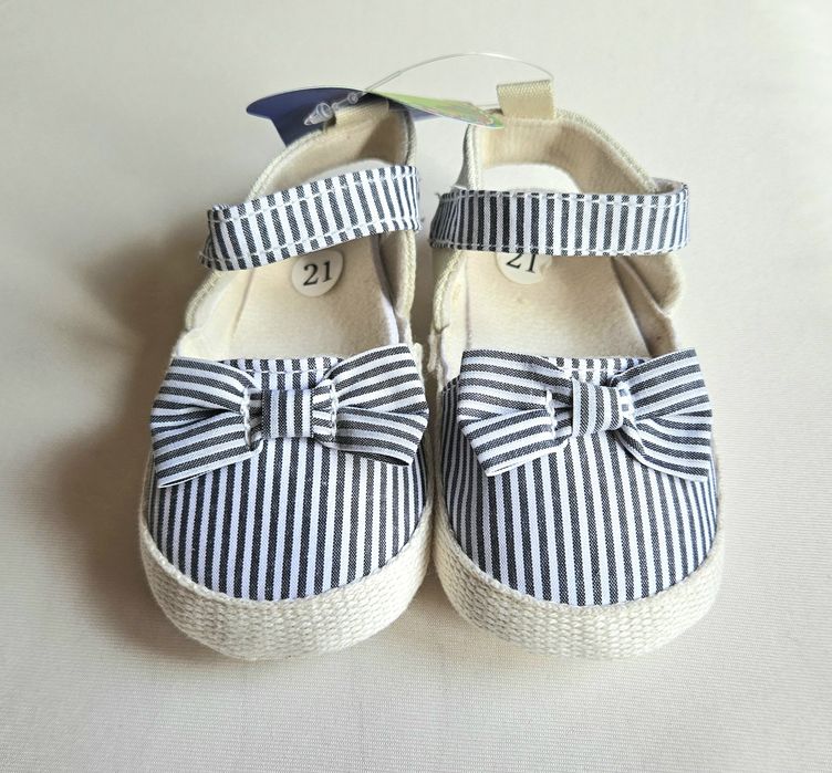 Пантофти за бебе - момиче