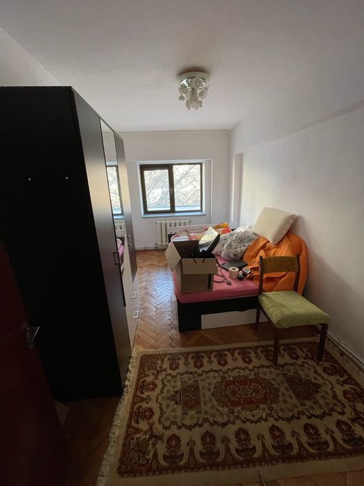 Apartament 3 camere decomandat Bdul Traian - vedere Pietricica