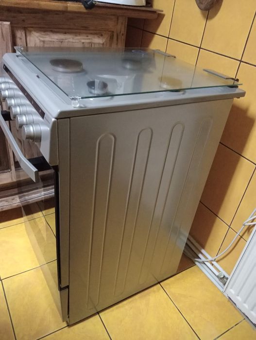 Vând aragaz cu 4 ochiuri