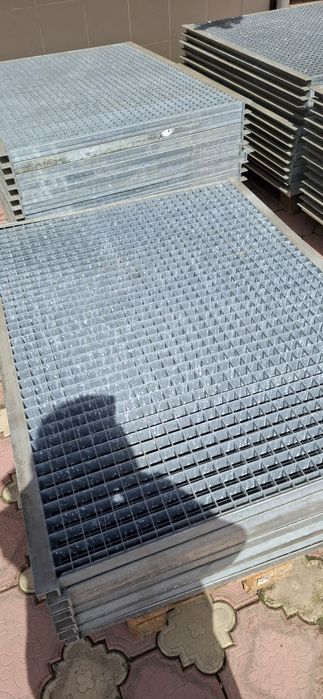 Trepte și gratare zincate