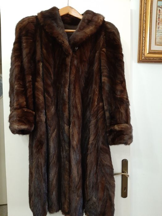 Haină de damă din blană