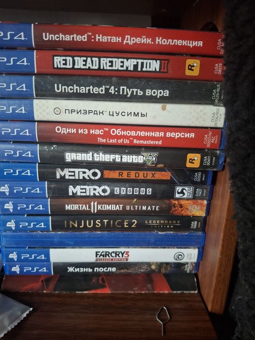 Продам,Sony PlayStation 4 Slim на 1 тб