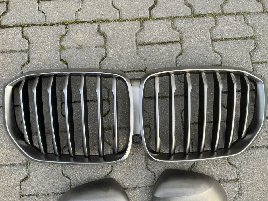 Оригинални Капаци за огледала предна решетка Бъбреци  за BMW X5 G05