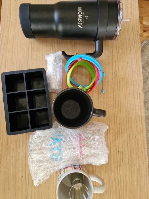 чаши, термос, чаши за вода в добро състояние