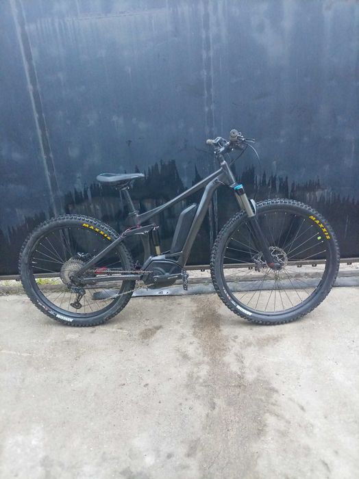 Добре поддържано електрическо колело, подобрено части, готово за каране