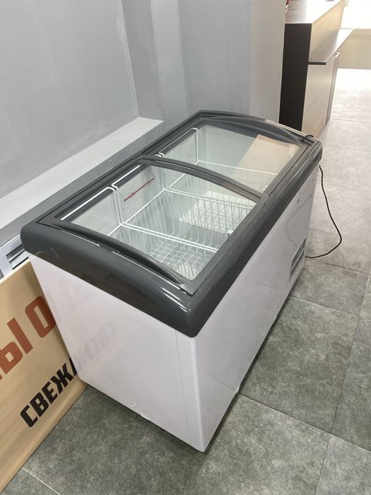 Продам витринный морозильник