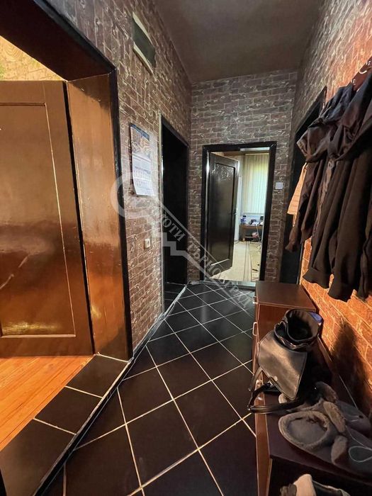 Продава се етаж от къща идеален център 120кв.м.