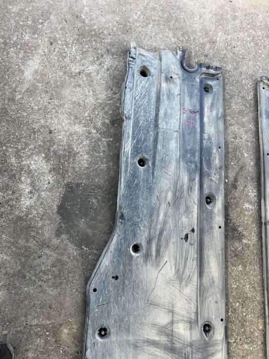 Scut lateral scut stanga dreapta lateral sub masina pt passat b8