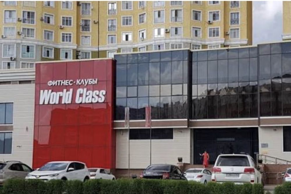 Продам безлимит абономент на World class