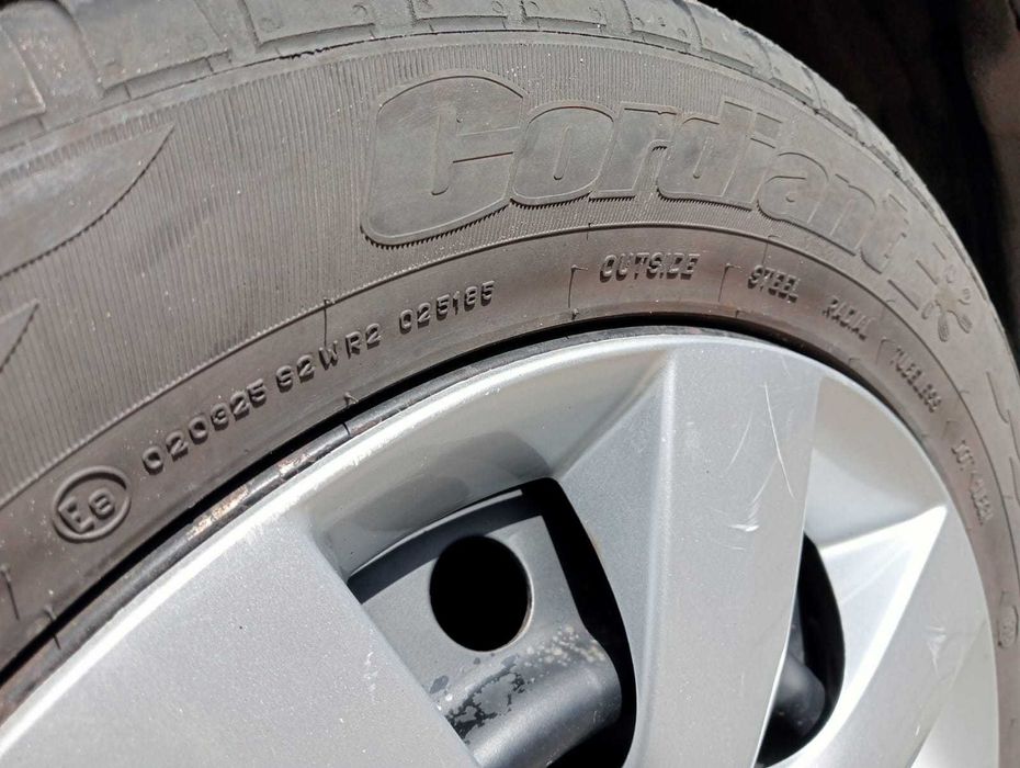 Тойота Авенсис 2001 год.