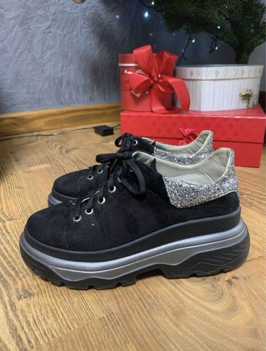 Adidași piele întoarsă