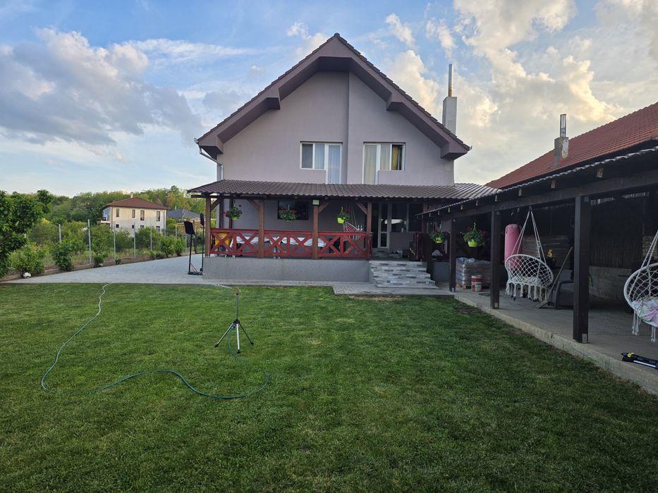 Casa 200m² Str Piersicilor, Paleu, Teren 700m²