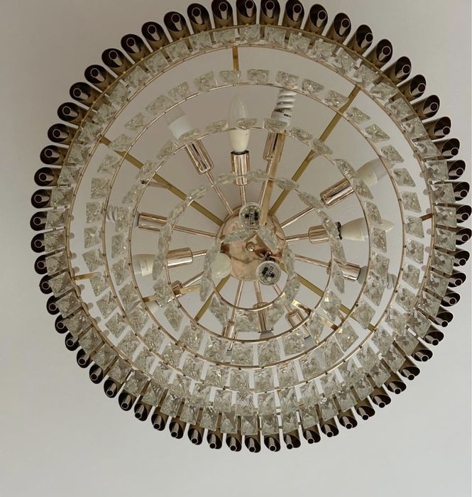 Продам люстру