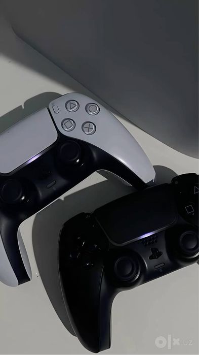PlayStation 5 Slim + 4 оригинальных DualSense — полный комплект