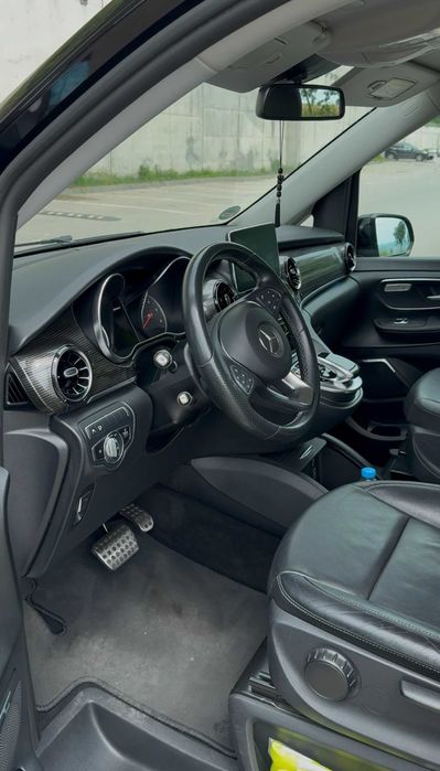 Бус под наем Mercedes-Benz V - клас от "NEXT5 Rent A Car" във Варна с професионален шофьор