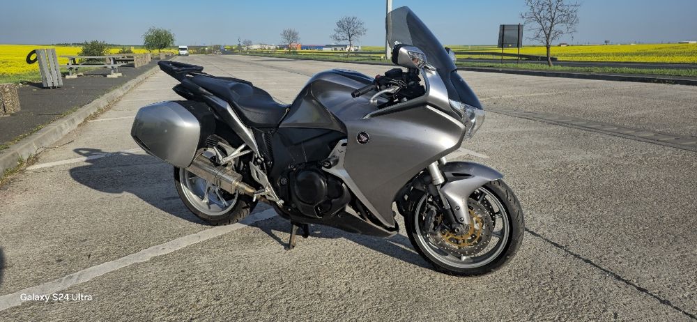Honda VFR 1200f sc63