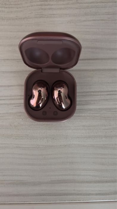 Vand casti samsung galaxy buds