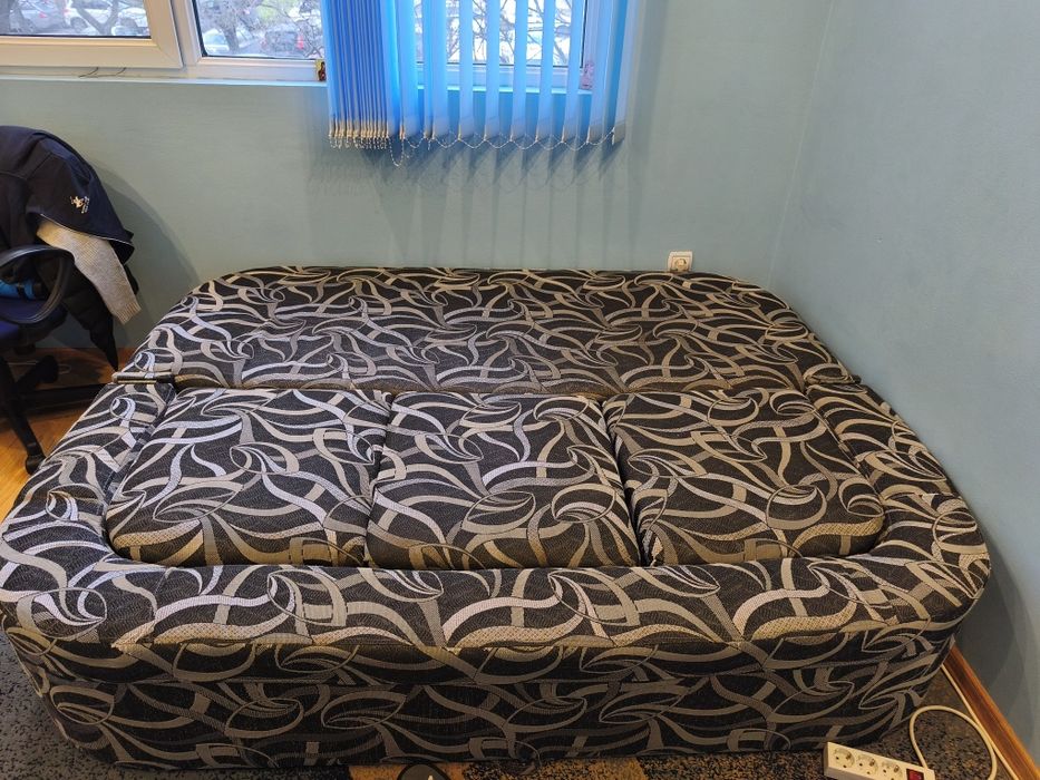 Разтегателен диван