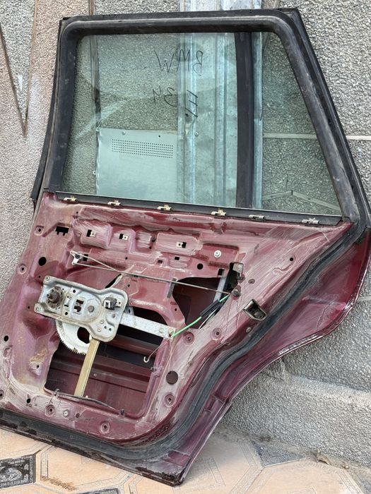 BMW E34 задняя правая дверь