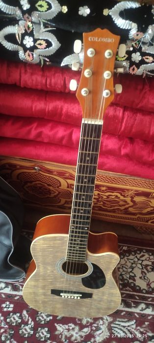 Гитара акустическая