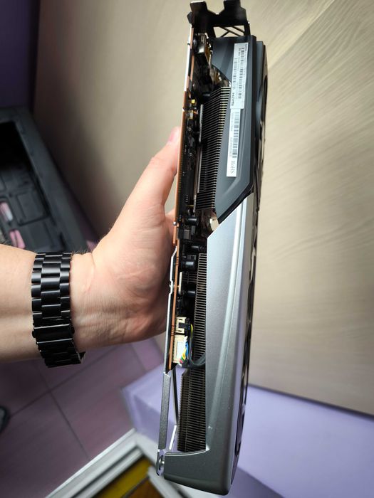 Sapphire NITRO+ RX 5700 XT BE 8GB GDDR6 – 3 ventilatoare, backplate, testabila