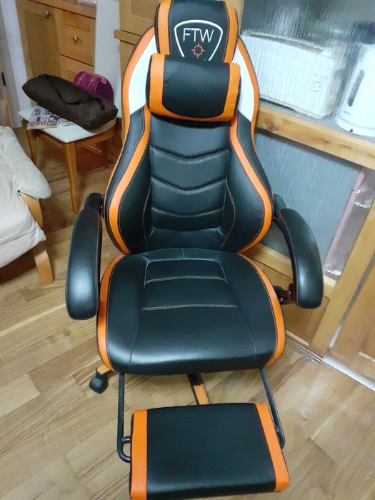Геймърски стол-с подложка за крака гр. София Гоце Делчев • OLX.bg