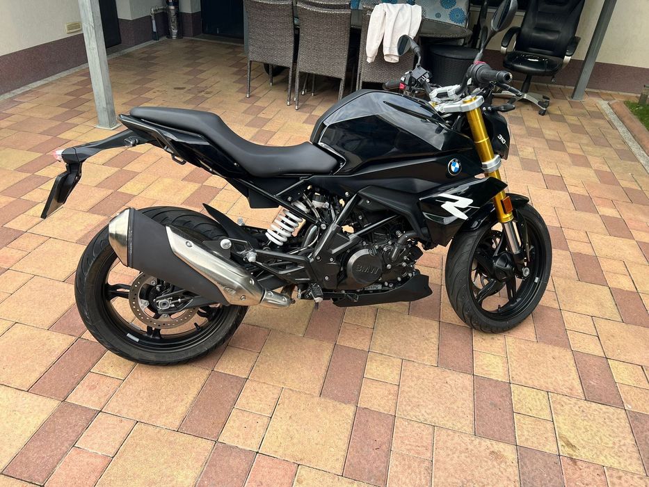 Motocicletă G 310R ușor avariat