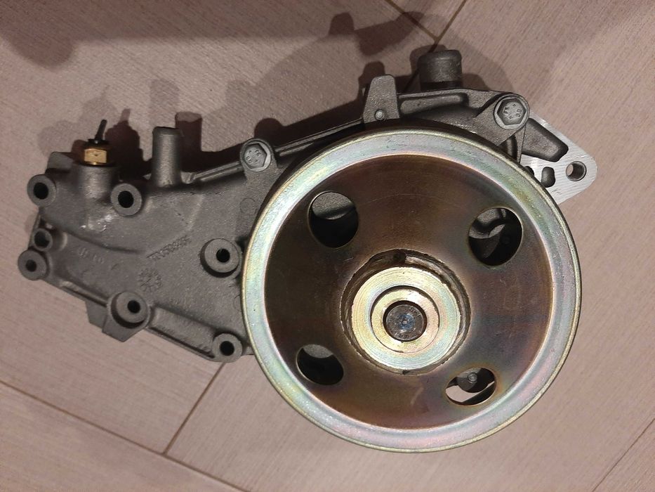 Водна помпа за Рено Рапид, Експрес, Туинго 1,1-1,2- 1,4 CJ