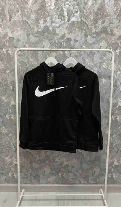 NIKE Therma Swoosh