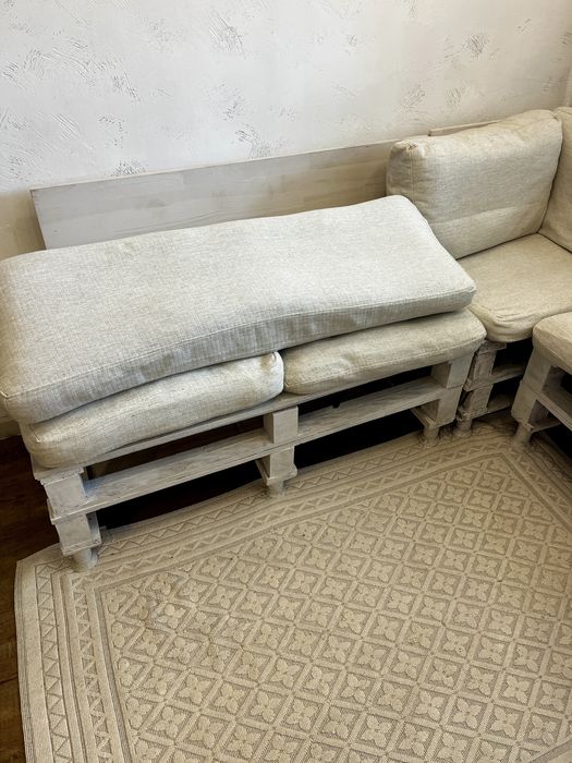 Ъглов диван  ръчно изработен със свалящи се калъфи