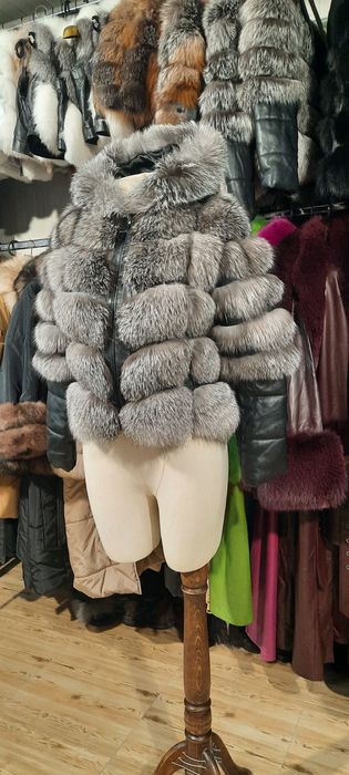 сезонно намаление на дамски палта от естествен косъм лисица