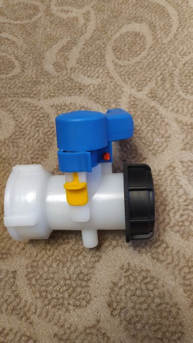 капачка за кран бидон- цистерна IBC контейнер 1000 л 1 тон